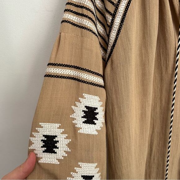 Violet & Grace Embroidered Button Up Top Tan Size M - Picture 4 of 9